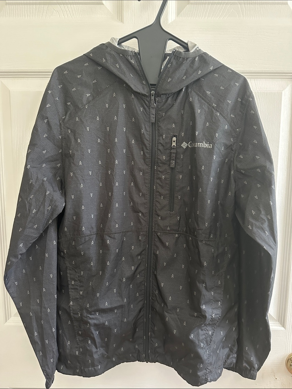 Columbia - Black Hooded Windbreaker with White Print